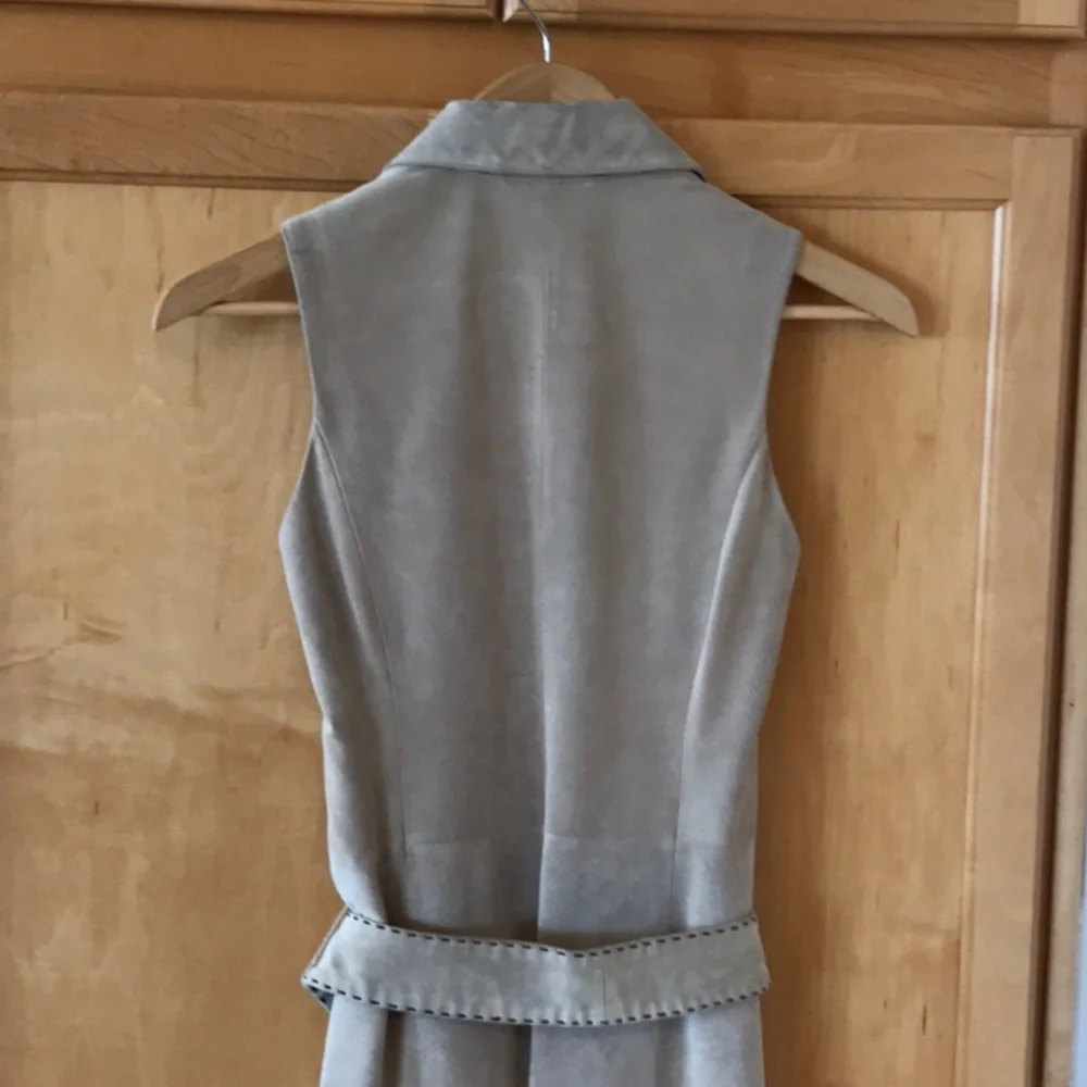 Preowned Ann Taylor Loft tan suede classic sleeveless dress with belt - size 2 - Picture 5 of 6